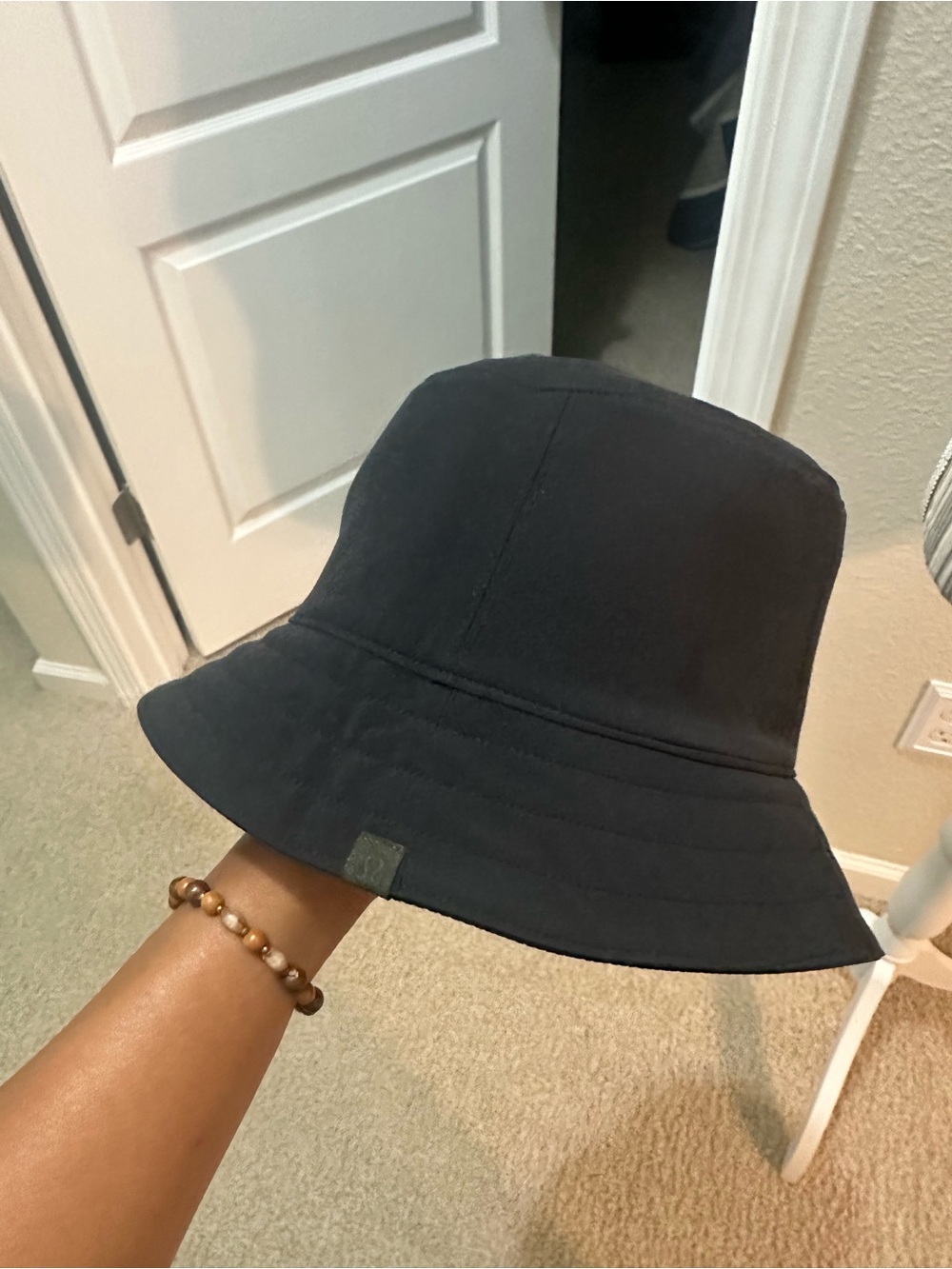 Lululemon REVERSIBLE Ribbed Bucket Hat - Picture 5 of 7